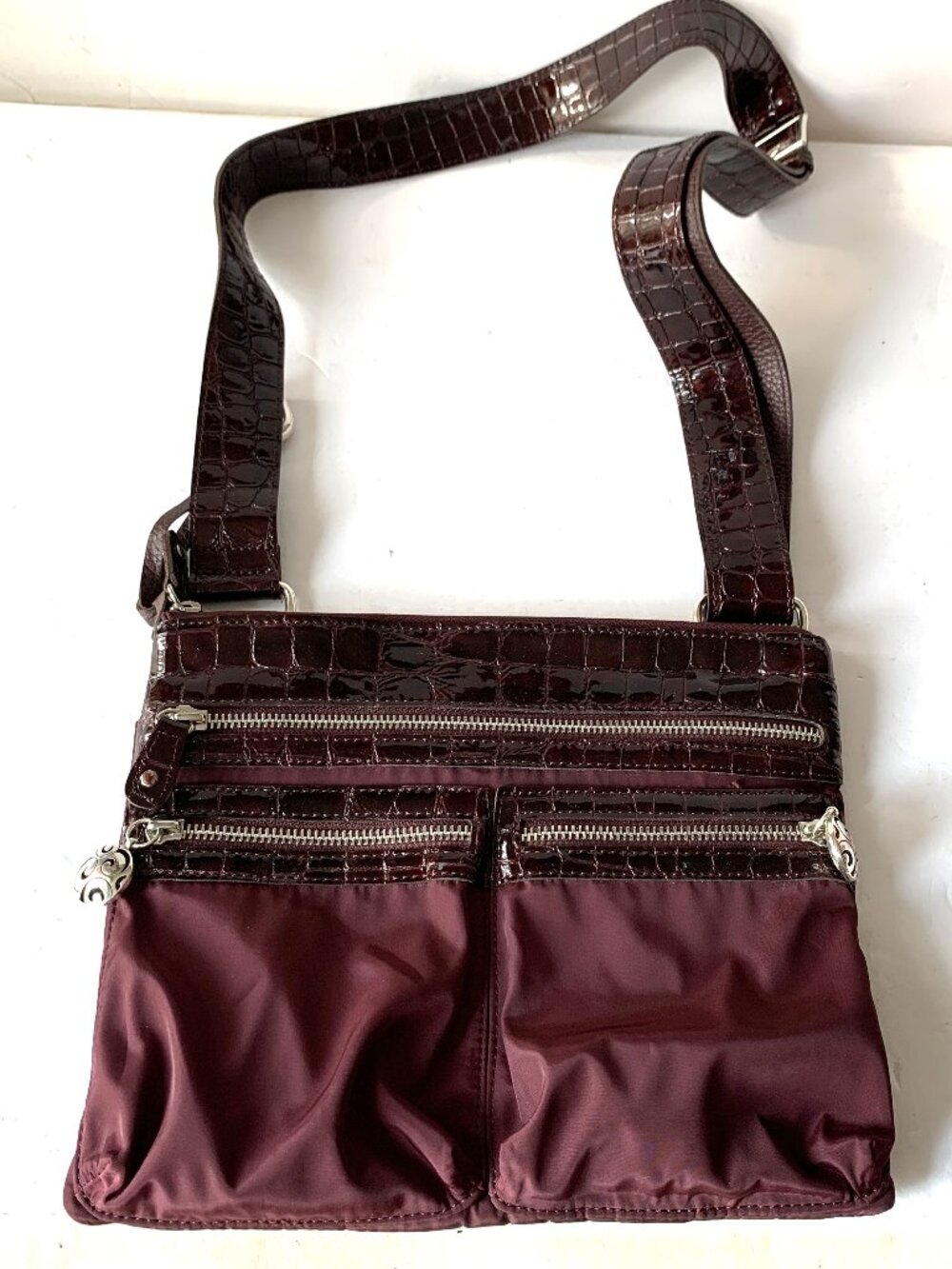 BRIGHTON GO-GO CROSSBODY BURGUNDY NYLON LEATHER BAG E493459
